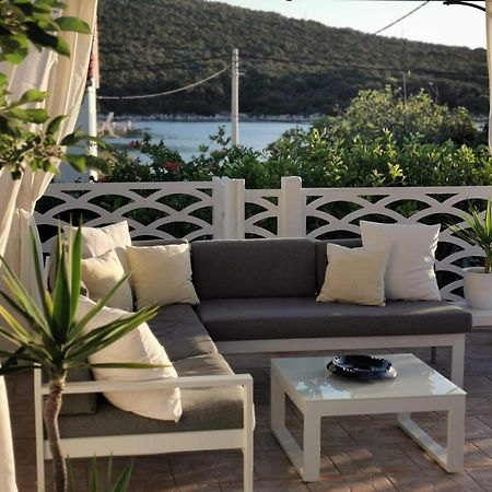 Adorable Summer House By The Sea Zapuntel Room photo